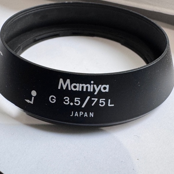 📸 Innovative Mamiya G 75mm f/3.5L Black Lens Hood – Vintage Camera Gear📸 - Picture 7 of 13